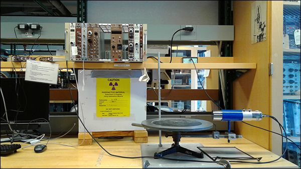 Experiment equipment on the table and shelf.